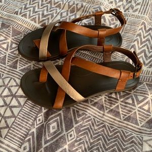 OluKai Upena Mustard/Bubbly Sandals Sz. 6